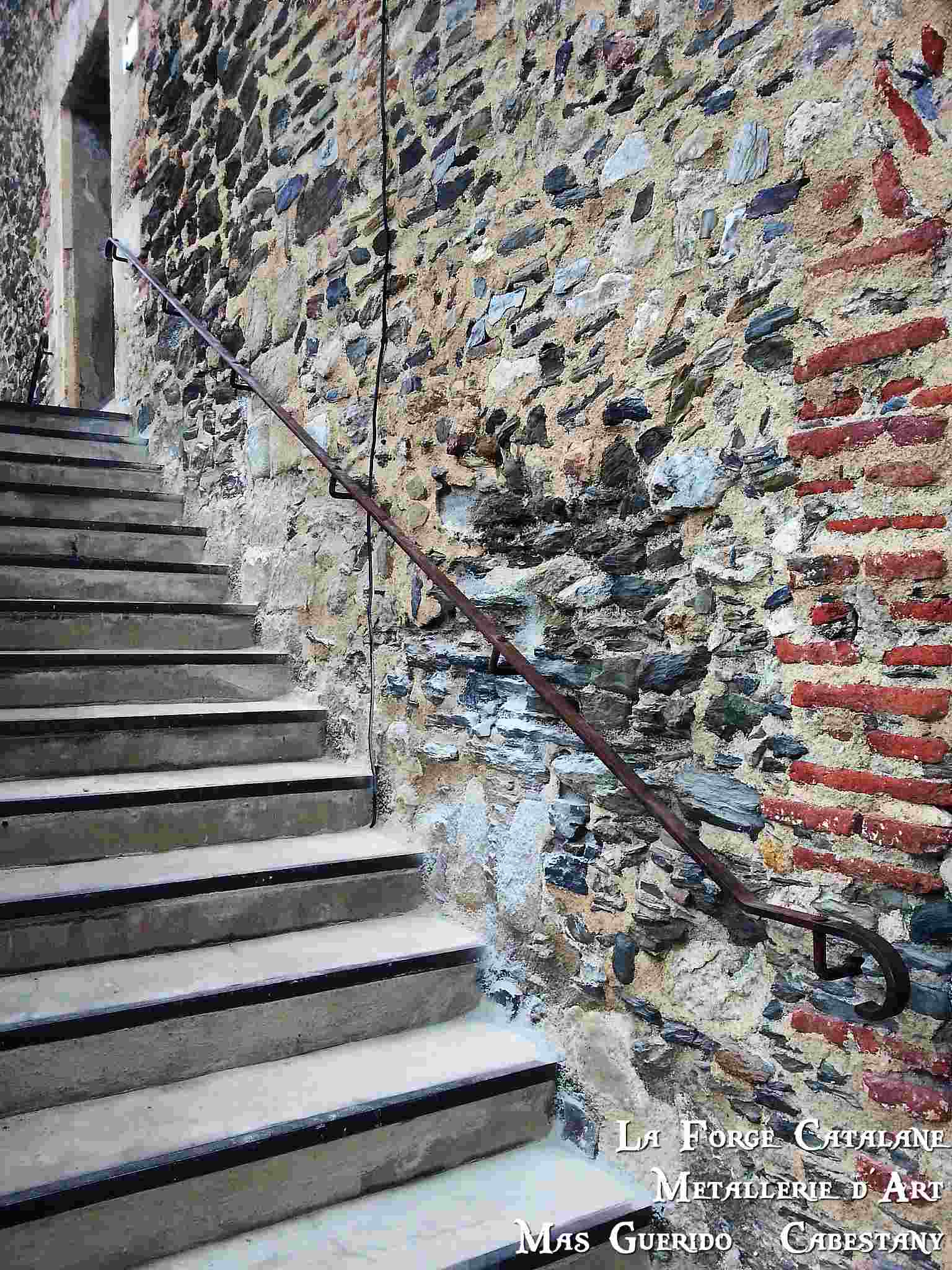 main courante fer plat et crosse arrondi fer forge catalane (8).jpg